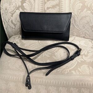 Universal Thread Black Crossbody Bag